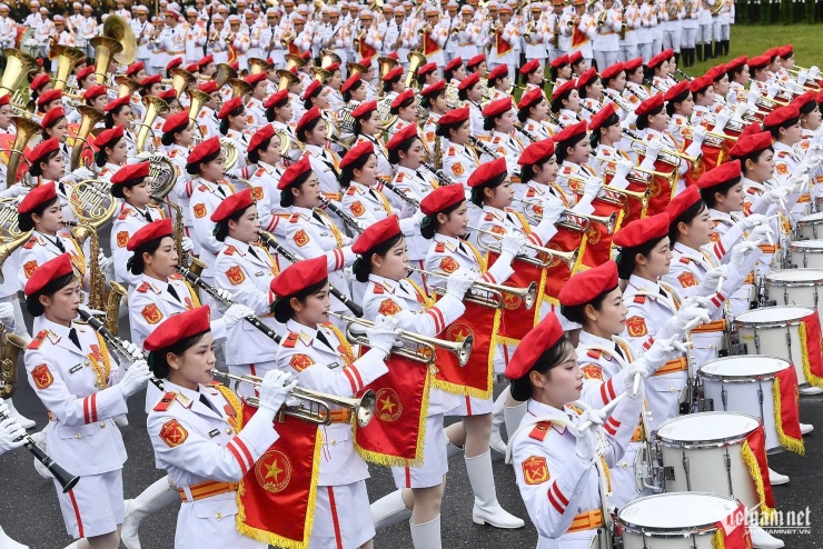 Khối nữ Quân nhạc Việt Nam. Quân đội có 7 khối nữ gồm Quân nhạc, Gìn giữ hòa bình, Sĩ quan thông tin, Sĩ quan quân y, Chiến sĩ biệt động, Dân quân các dân tộc Việt Nam và Du kích miền Nam