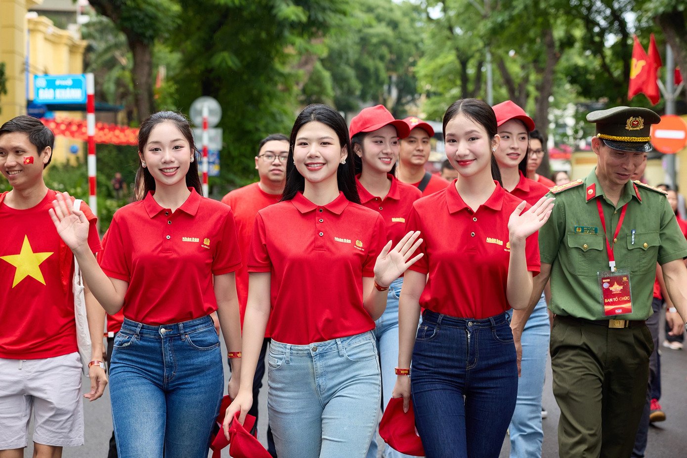 Với thông điệp 1 tỷ bước chân tiến vào kỷ nguyên mới, chương trình được kỳ vọng huy động sức mạnh tập thể của hàng triệu người dân trên khắp mọi miền Tổ quốc cùng tham gia đi bộ, ghi dấu 1 tỷ bước chân vì sức khỏe, tinh thần đoàn kết và khát vọng vươn lên.