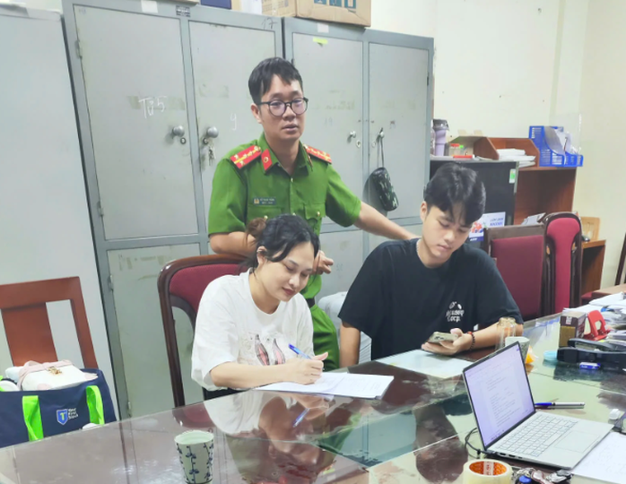 Công an Hà Nội chủ trì thực hiện các thủ tục tố tụng bắt giữ Ngô Thị Thêu. Ảnh: Bộ Công an