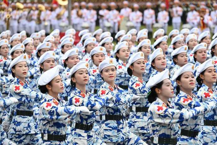 VIDEO: Hơn 16.000 cán bộ, chiến sĩ hợp luyện diễu binh, diễu hành dưới trời mưa tầm tã - 4