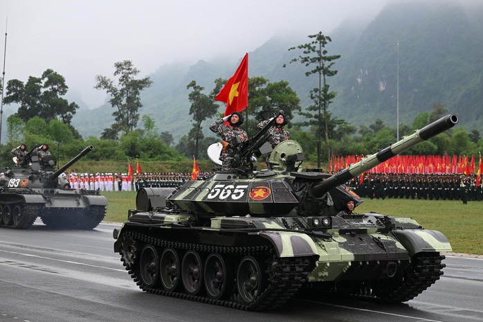 VIDEO: Hơn 16.000 cán bộ, chiến sĩ hợp luyện diễu binh, diễu hành dưới trời mưa tầm tã - 11