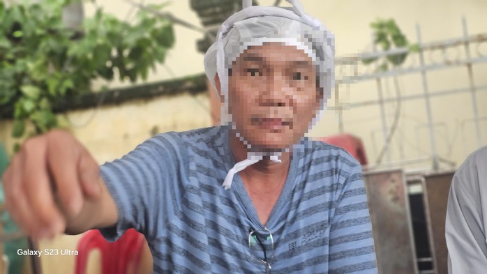 Anh Nhuận buồn bã kể lại sự việc