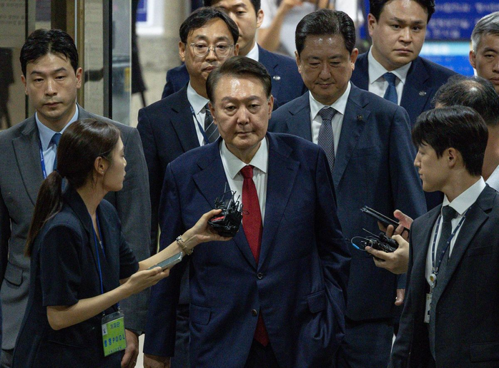Cựu Tổng thống Yoon Suk Yeol rời Tòa án Trung tâm quận Seoul hôm 9-7. Ảnh: Korea Times