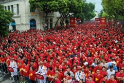 Bạn trẻ - Cuộc sống - Hàng trăm nghìn người mặc áo cờ đỏ sao vàng đi bộ mừng Quốc khánh