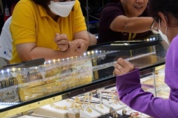 Giá vàng hôm nay 16-8: Tiếp tục lao dốc