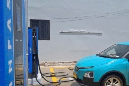 Hãng sản xuất xe xăng phải trả tiền cho công ty làm xe điện