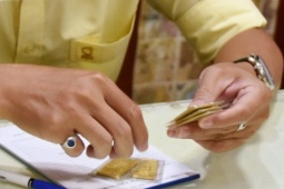 Kinh doanh - Sáng 16-8, nhiều tiệm vàng nhỏ đẩy giá vàng miếng SJC lên cao kỷ lục