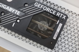 Cận cảnh card đồ họa Geforce RTX 5060 Windforce 8GB