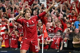 Liverpool bùng nổ trận ra quân: Tân binh Ekitike tự hào, người hùng Chiesa tri ân Jota