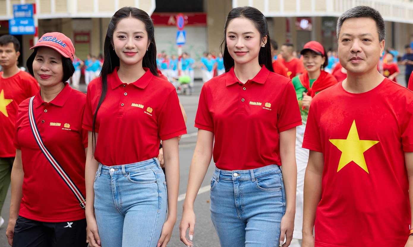 Hoa hậu Hà Trúc Linh, Á hậu Vân Nhi hòa cùng biển người nhuộm đỏ phố đi bộ Hồ Gươm - 6