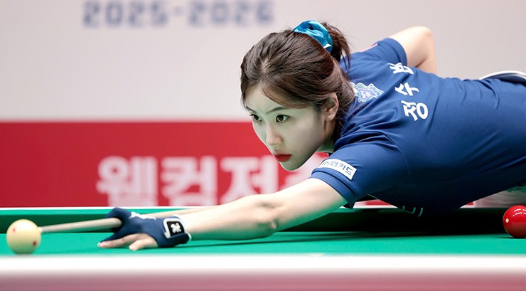 Bên cạnh tài năng, Jeong Su Bin còn có lượng fan lớn khi sở hữu gương mặt xinh đẹp, vóc dáng chuẩn mực và quyến rũ.