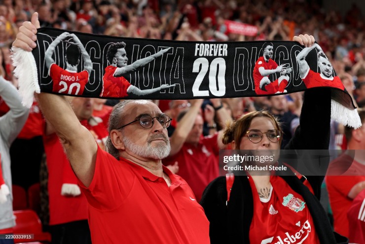 Các fan Liverpool tưởng nhớ, tri ân Diogo Jota và em trai