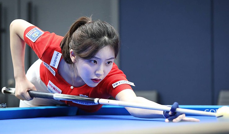 Cô còn được truyền thông thể thao Hàn Quốc ví von là “Nữ cơ thủ triệu view” khi có nhiều clip có lượt người xem rất cao trên mạng xã hội.