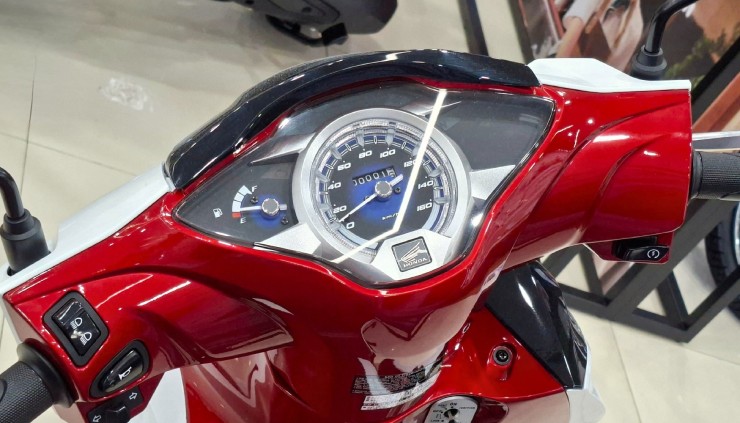 Giá xe số Honda Future FI 125cc nửa cuối tháng 8/2025, chênh 3 triệu đồng - 3