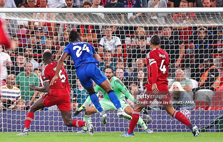 Konate gây thất vọng trong ngày Liverpool thắng nhọc Bournemouth