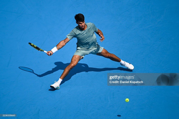 Alcaraz khuất phục Rublev sau 3 set