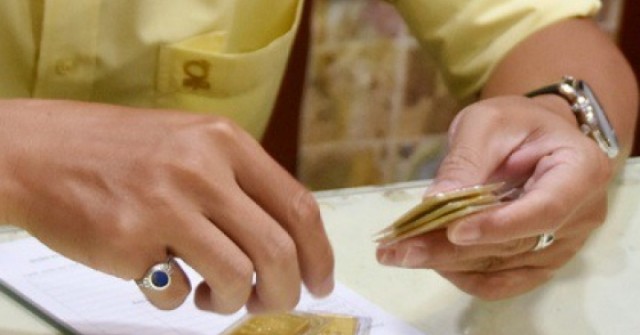 Sáng 16-8, nhiều tiệm vàng nhỏ đẩy giá vàng miế...