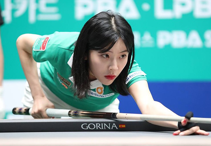 Hội tụ nhiều yếu tố nổi trội cùng tài năng liên tục phát triển, hot girl này được đánh giá sẽ là một “tiên nữ” mới của làng carom 3 băng Hàn Quốc, giống như những gì mà “tiểu tiên nữ” Lee Mi Rae từng gây “sốt” trước đây. Chặng LPBA tiếp theo sẽ diễn ra vào ngày 13/9 tới.