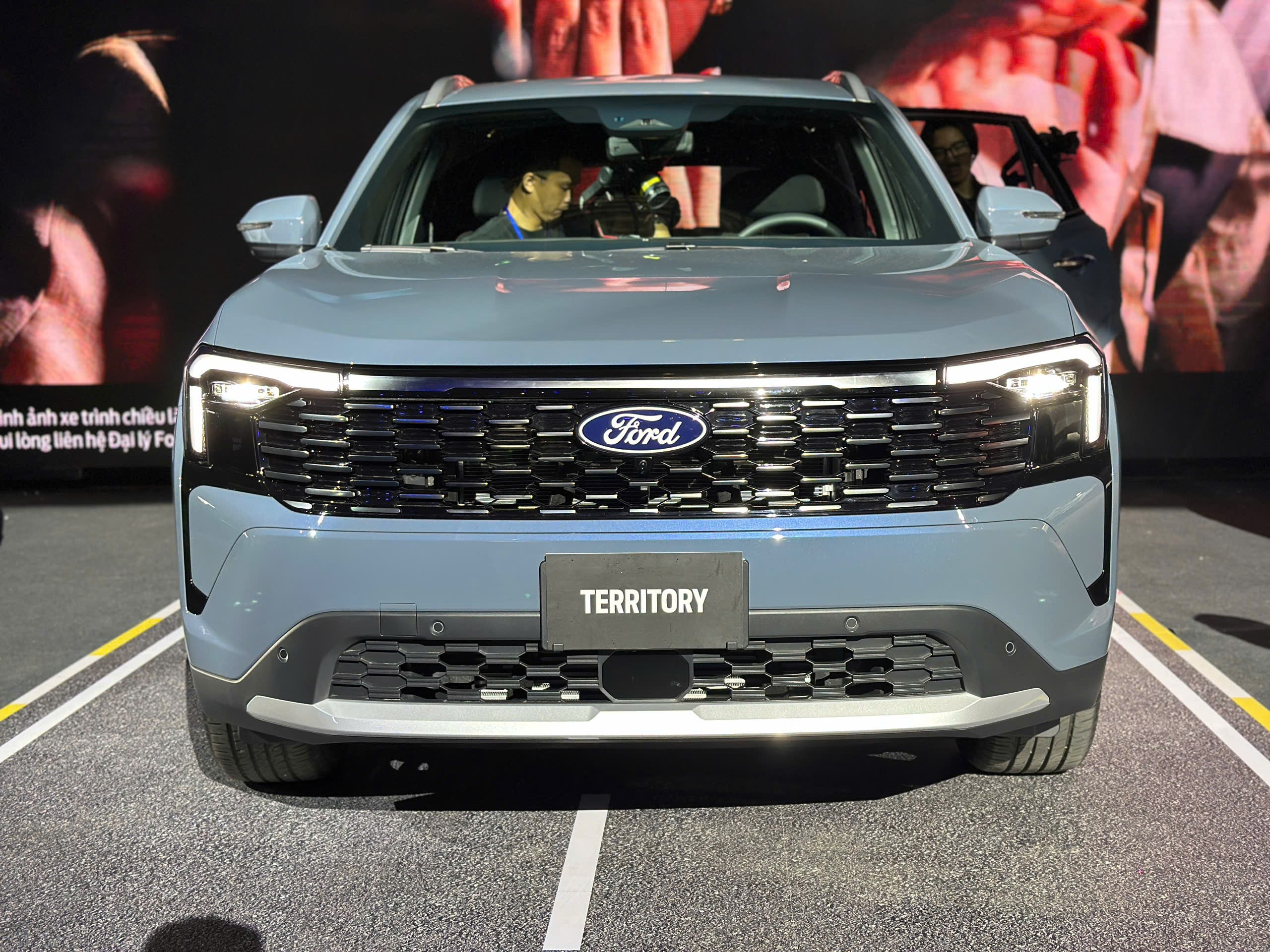 Ford Territory phiên bản Titanium X có giá bán 896 triệu đồng.