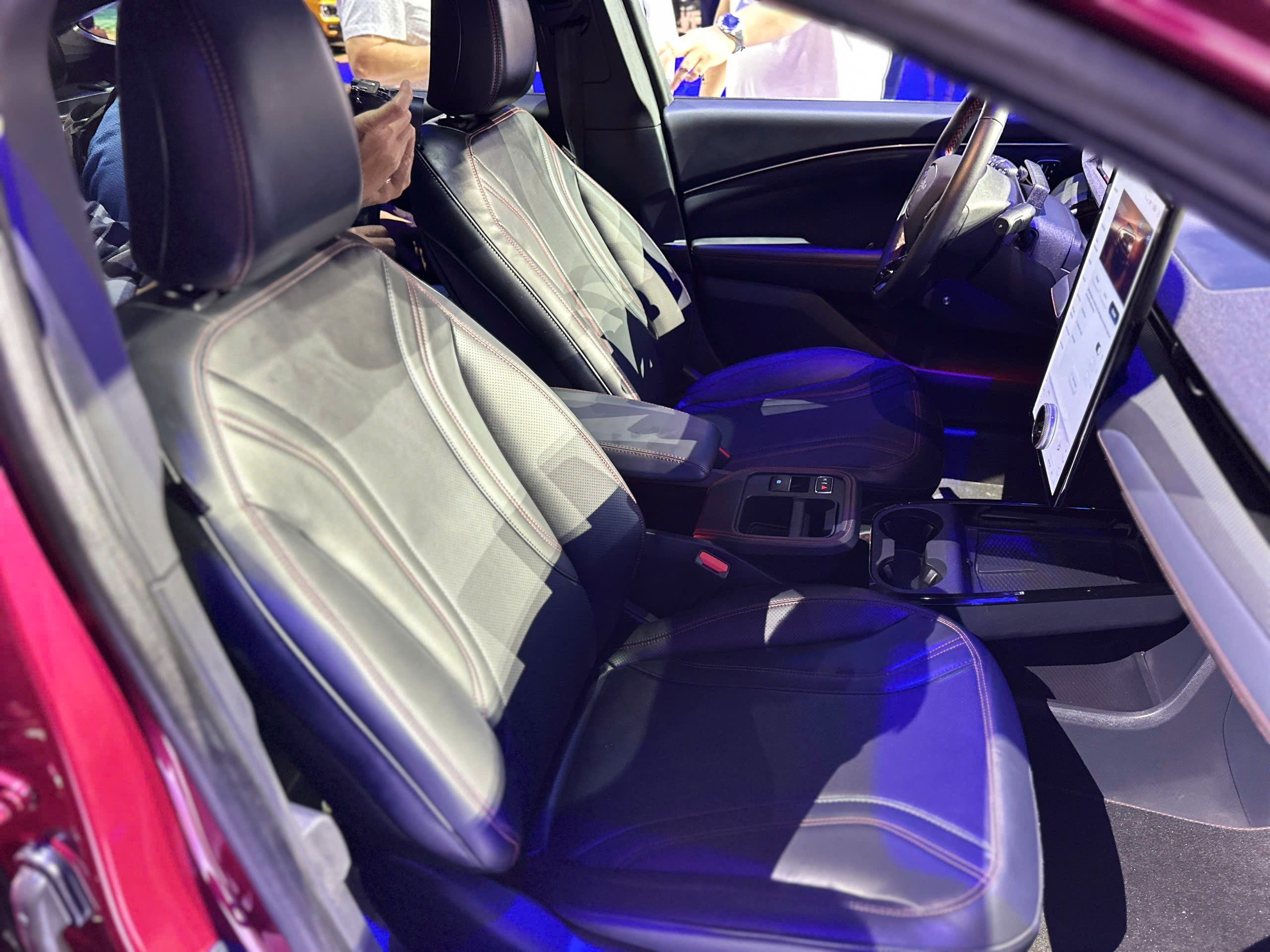 Mẫu xe điện đầu tiên của Ford có mặt tại Việt Nam, giá từ 2,6 tỷ đồng - 13