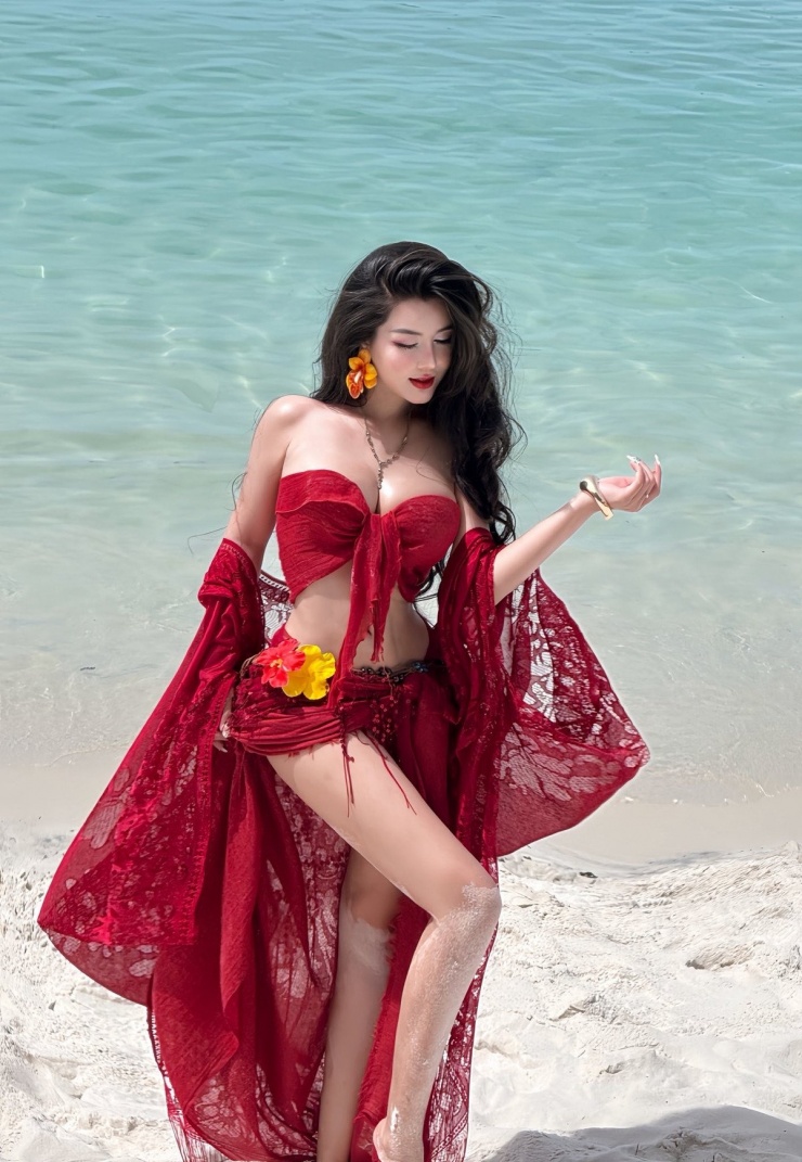 Xuất hiện trong bộ ảnh mới nhất, không còn là hình ảnh ngọt ngào, dịu dàng, hot girl Võ Ngọc Trân lột xác hoàn toàn với phong cách quyến rũ, trưởng thành hơn