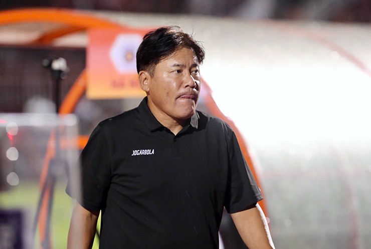 HLV người Nhật Bản thất vọng khi Hà Nội FC để thua Công an TP.HCM.