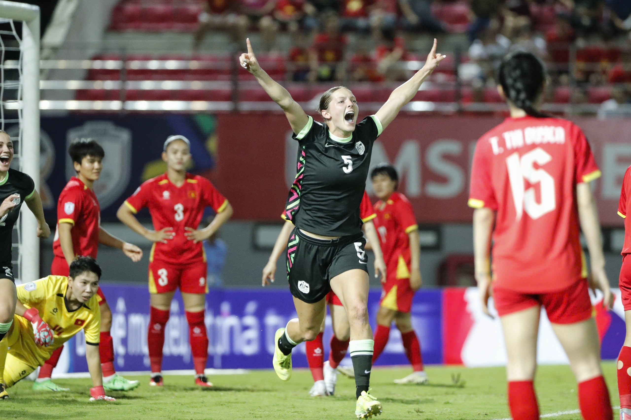 Australia khởi đầu quá tốt với 2 bàn thắng sau gần 20 phút đầu