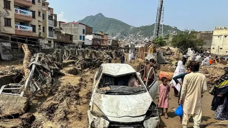 Thiệt hại tại tỉnh Khyber Pakhtunkhwa (miền bắc Pakistan) ngày 16-8 sau mưa lớn và lũ quét. Ảnh: AFP
