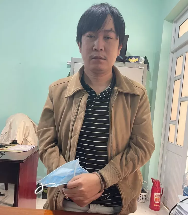 Trần Quốc Huy bị bắt vì chiếm đoạt 9 tỉ đồng của bạn học.