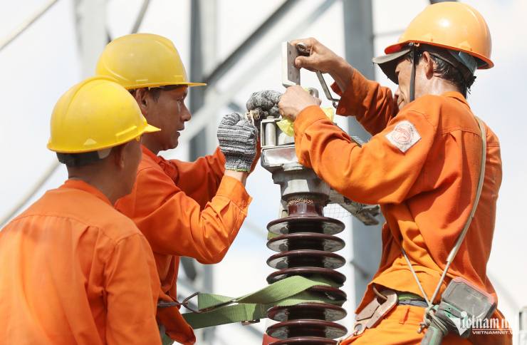  Giá bán lẻ điện bình quân được  điều chỉnh tăng thêm 4,8% từ ngày 10/5/2025, lên hơn 2.200 đồng/kWh. Ảnh: Hoàng Giám  
