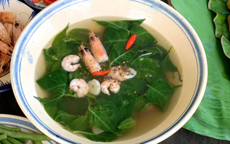 Lá ớt không chỉ nấu canh, xào mà còn mang nhúng lẩu rất ngon. Ảnh minh họa.