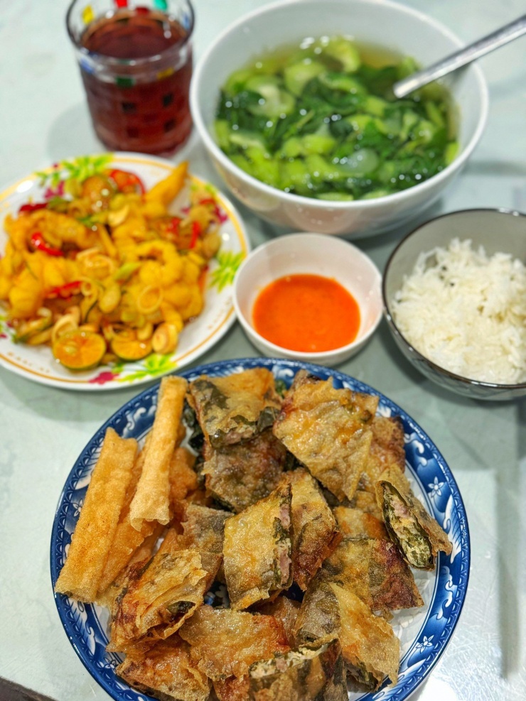 Thành phẩm là món chả lá lốt giòn giụm, thơm ngon.