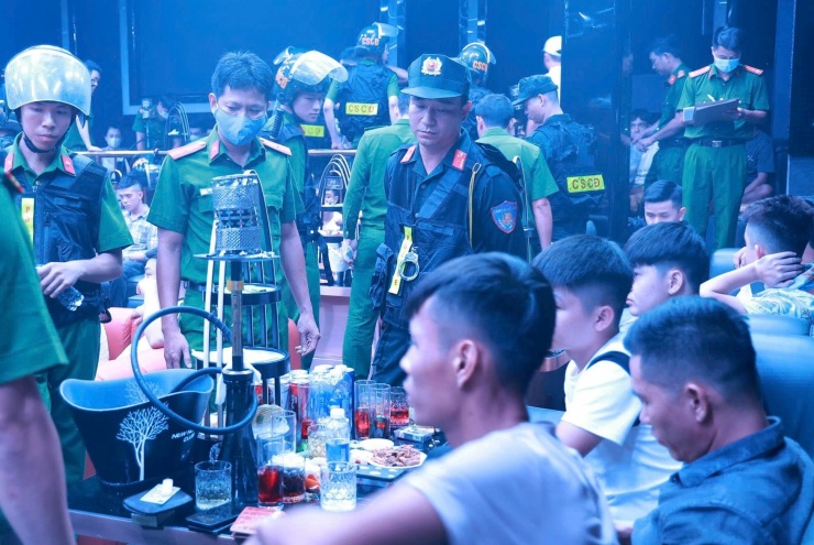 Công an tỉnh Quảng Trị phát hiện nhiều đối tượng tổ chức sử dụng ma túy tại các quán bar.