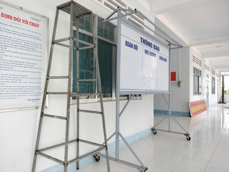 Dụng cụ thầy Tâm làm phục vụ cho trường.