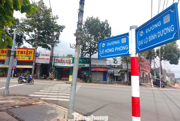 Đường Lê Hồng Phong cũ kết nối đường Huỳnh Văn Lũy đến Quốc lộ 13, nối tiếp đường Cách Mạng Tháng Tám đi qua các phường Phú Lợi, Phú Hòa, Phú Thọ của TP Thủ Dầu Một cũ