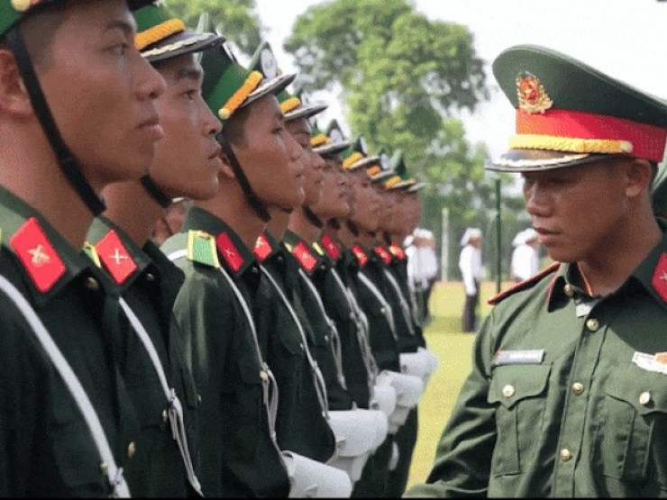 Quân nhân tham gia khối đứng A80: Kiến cắn không được gãi, con gái đi qua không được nhìn