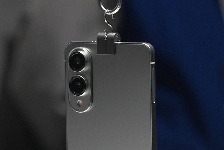 Thấu kính metalens sẽ giúp ống kính camera smartphone trở nên siêu mỏng.