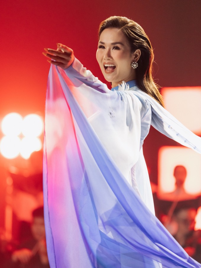 Tạo hình của Võ Hạ Trâm trong MV.