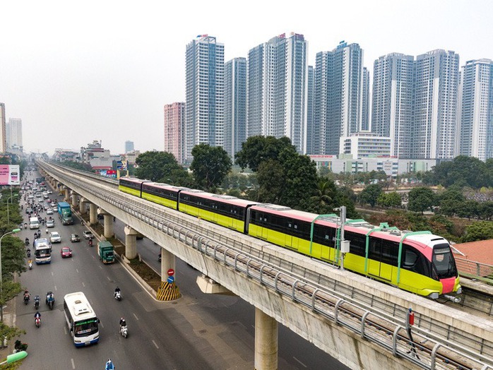 Tuyến đường sắt đô thị Nhổn - ga Hà Nội với điểm cuối tại Công viên Thủ Lệ, khá gần với khu vực có các khối diễu binh, diễu hành đi qua.