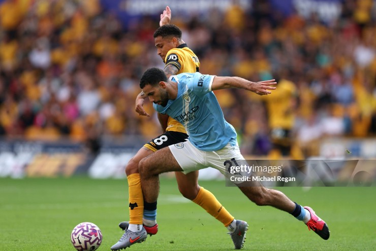 Man City rất vất vả với Wolves trong nửa đầu hiệp một