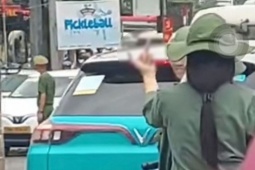 Giáo dục - du học - Nhà trường lên tiếng vụ 3 học sinh có hành vi phản cảm khi đoàn xe A80 đi qua