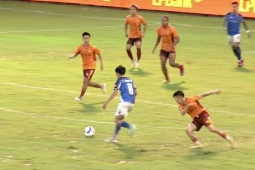 Video bóng đá HAGL - Becamex TP HCM: Sai lầm đáng trách, "người nhện" xuất sắc (Vòng 1 V-League)