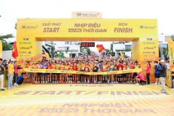 300 chiếc xe đạp tiếp sức học sinh nghèo tỉnh Phú Thọ thông qua Giải Marathon Quốc tế VTV LPBank 2025