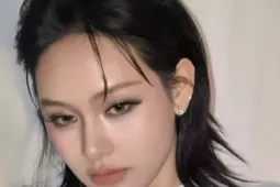 Hiền Hồ quỳ gối xin lỗi: 'Các bạn trẻ đừng đi vào vết xe đổ như tôi'