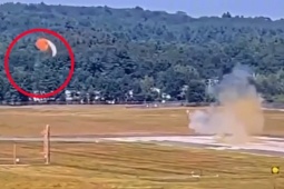 Thế giới - Khoảnh khắc ghế phóng kích hoạt, khiến hành khách văng khỏi tiêm kích Mỹ