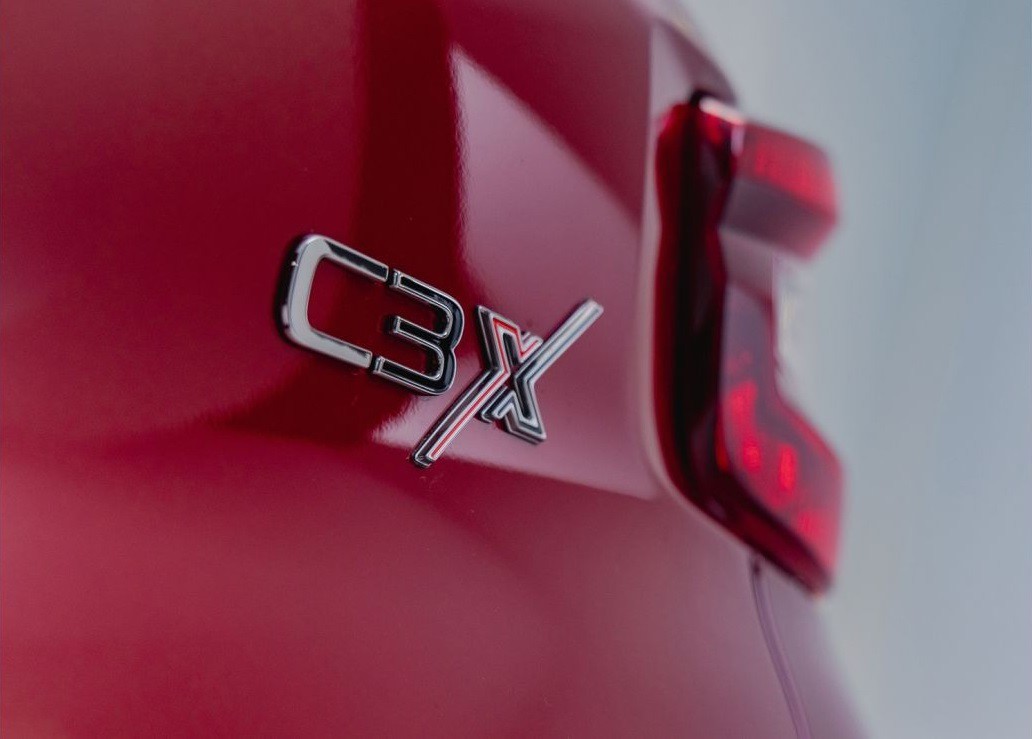 Các biến thể C3 X không có sự thay đổi ngoại trừ huy hiệu “C3 X” gắn ở cửa sau.