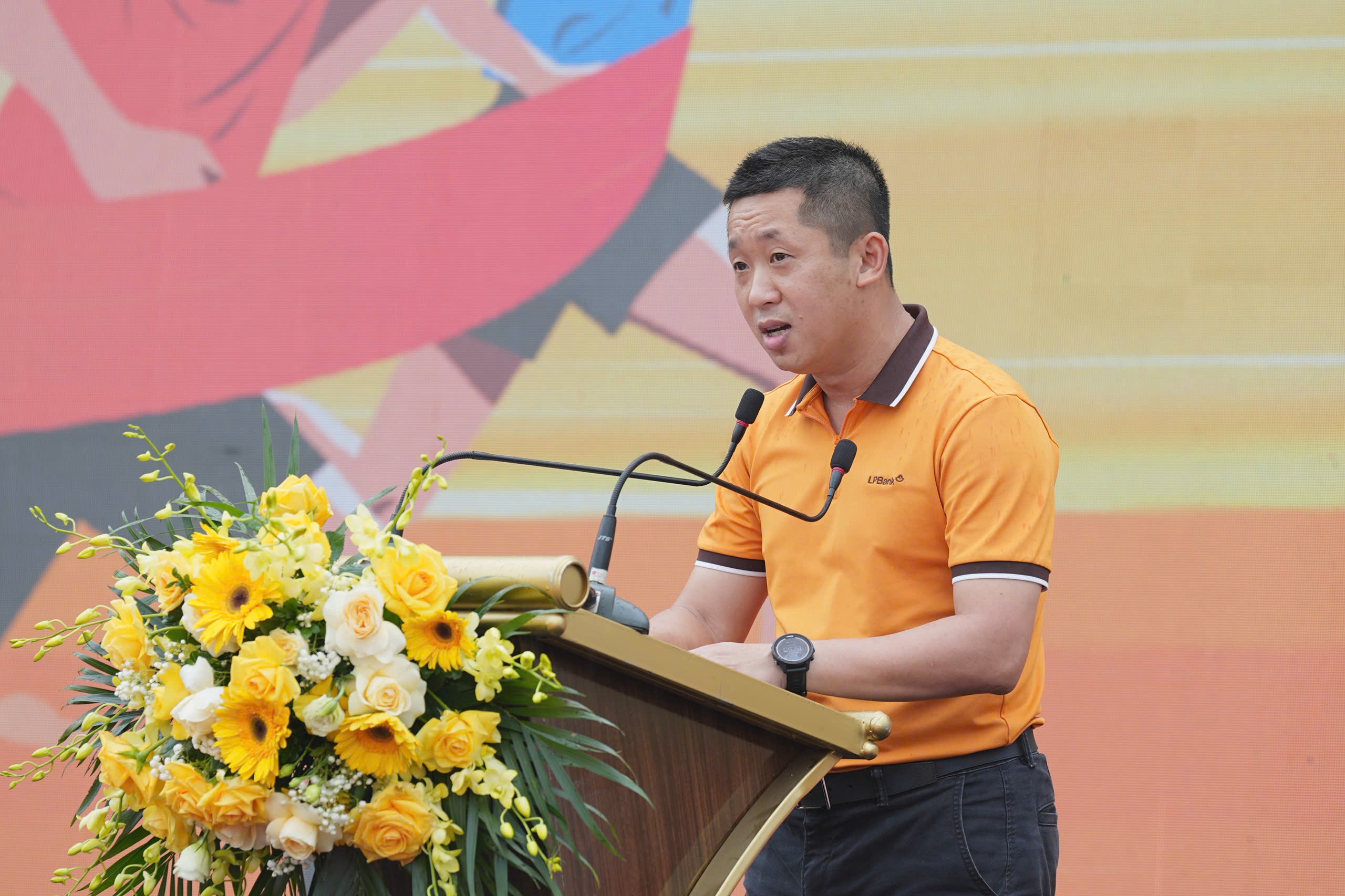 300 chiếc xe đạp tiếp sức học sinh nghèo tỉnh Phú Thọ thông qua Giải Marathon Quốc tế VTV LPBank 2025 - 1