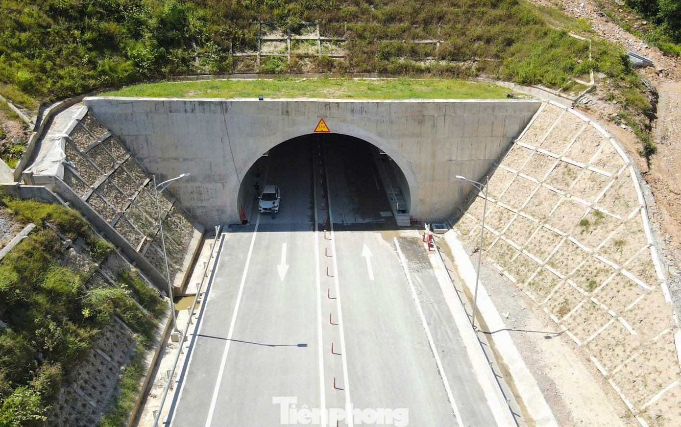 Bên trong hầm xuyên núi 1.000 tỷ đồng trên cao tốc Hà Tĩnh nối Quảng Trị sắp thông xe - 4