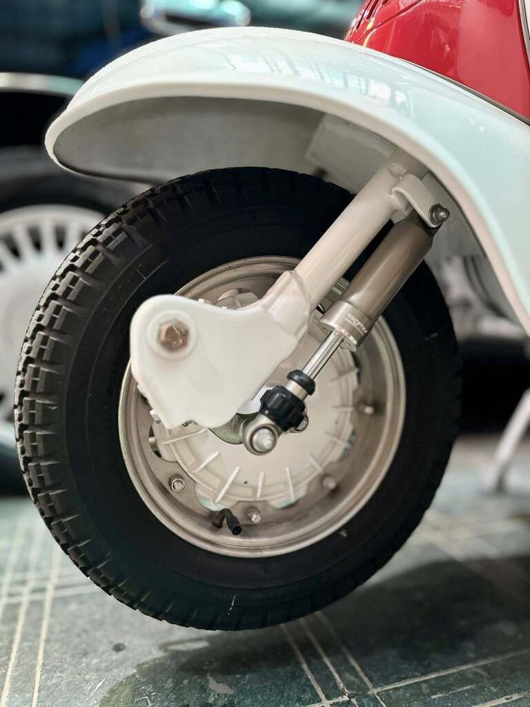 Xe máy cổ Lambretta hơn 60 năm tuổi: Hàng hiếm, giá khiến dân chơi choáng - 3