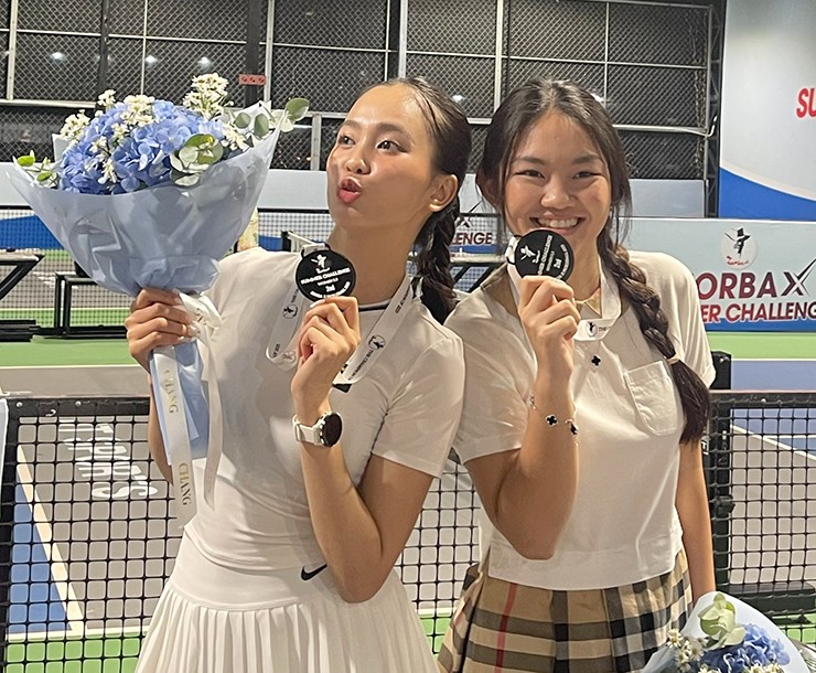 “Chúng tôi khá tiếc nuối về kết quả của trận chung kết. Đây cũng là bài học cho chúng tôi khi không biết tận dụng lợi thế, có những thời điểm thiếu tập trung và không chắt chiu tốt các đường bóng. Dù vậy, việc giành ngôi á quân ở lần đầu kết hợp cũng đã là thành công với chúng tôi”, Đặng Yến chia sẻ.